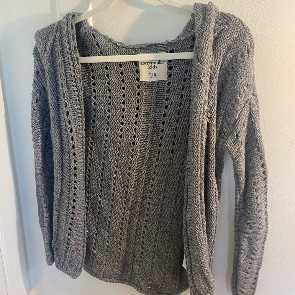 Abercrombie kids gray hooded cardigan in suzd 10/12